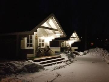 Фото номера Небольшой коттедж с видом на озеро Кемпинги Mansikkaharju Holiday Camp г. Леппявирта 3