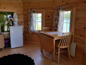 Фото номера Номер Kotamökki с видом на озеро Кемпинги Mansikkaharju Holiday Camp г. Леппявирта 4