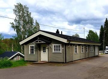 Фото номера Коттедж с 2 спальнями Кемпинги Mansikkaharju Holiday Camp г. Леппявирта 4