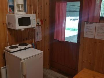 Фото номера Коттедж с общей ванной комнатой (для 2 взрослых) Кемпинги Mansikkaharju Holiday Camp г. Леппявирта 5