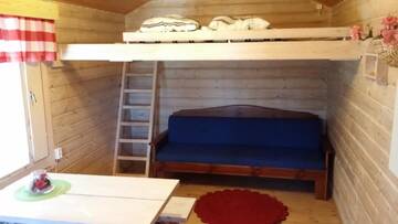 Фото номера Коттедж с общей ванной комнатой (4 взрослых) Кемпинги Mansikkaharju Holiday Camp г. Леппявирта 5