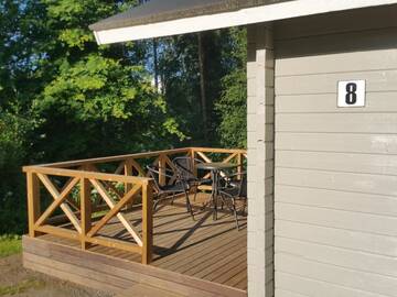 Фото номера Коттедж с общей ванной комнатой (4 взрослых) Кемпинги Mansikkaharju Holiday Camp г. Леппявирта 2