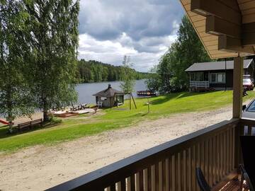 Фото номера Коттедж с видом на озеро Кемпинги Mansikkaharju Holiday Camp г. Леппявирта 11