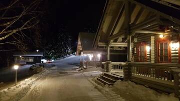 Фото номера Коттедж с видом на озеро Кемпинги Mansikkaharju Holiday Camp г. Леппявирта 12