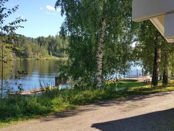 Фото номера Небольшой коттедж с видом на озеро Кемпинги Mansikkaharju Holiday Camp г. Леппявирта 16
