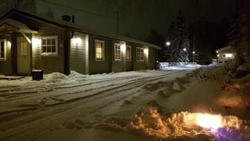 Фото номера Коттедж с 2 спальнями Кемпинги Mansikkaharju Holiday Camp г. Леппявирта 18