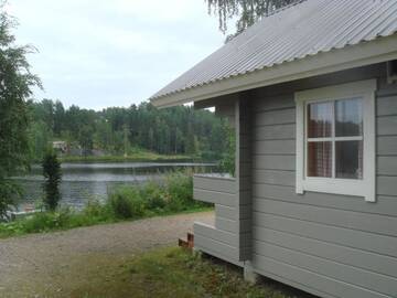 Фото номера Небольшой коттедж с видом на озеро Кемпинги Mansikkaharju Holiday Camp г. Леппявирта 2